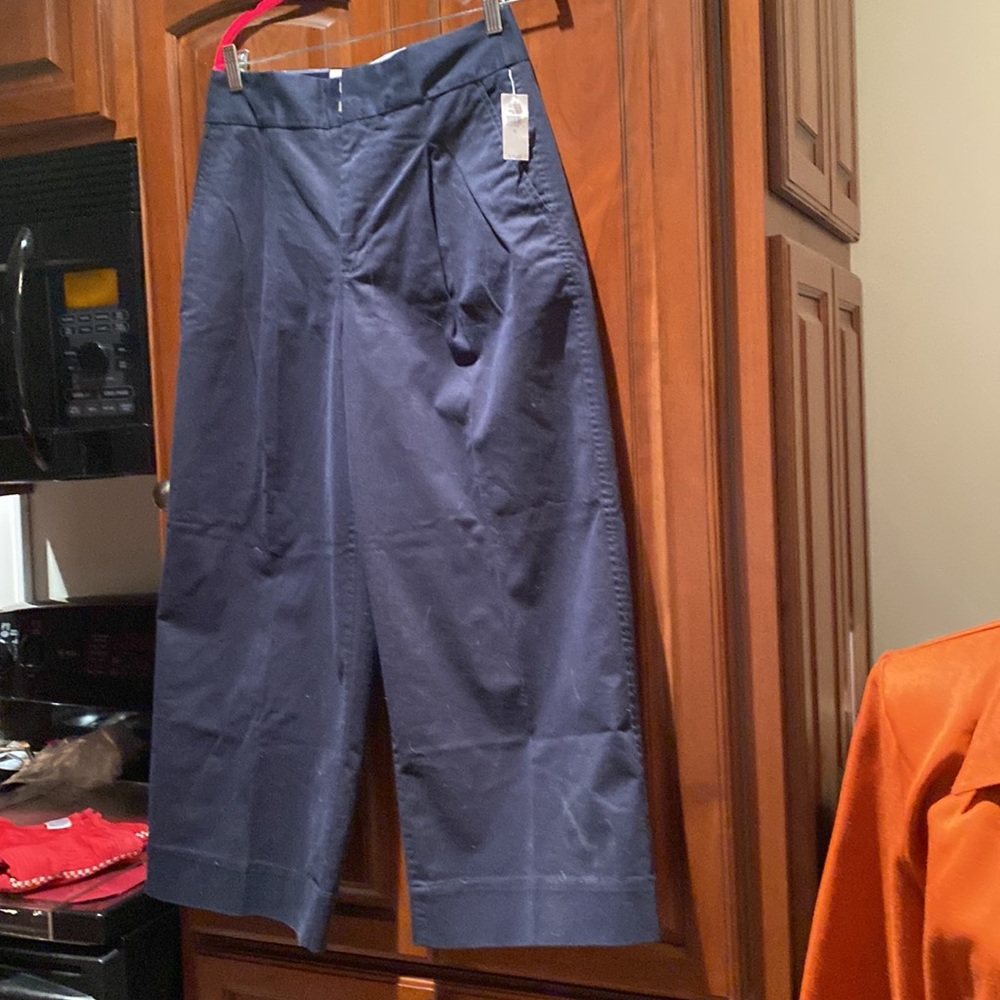 NWT Gap size 4 high rise pleated pants, Khaki's color